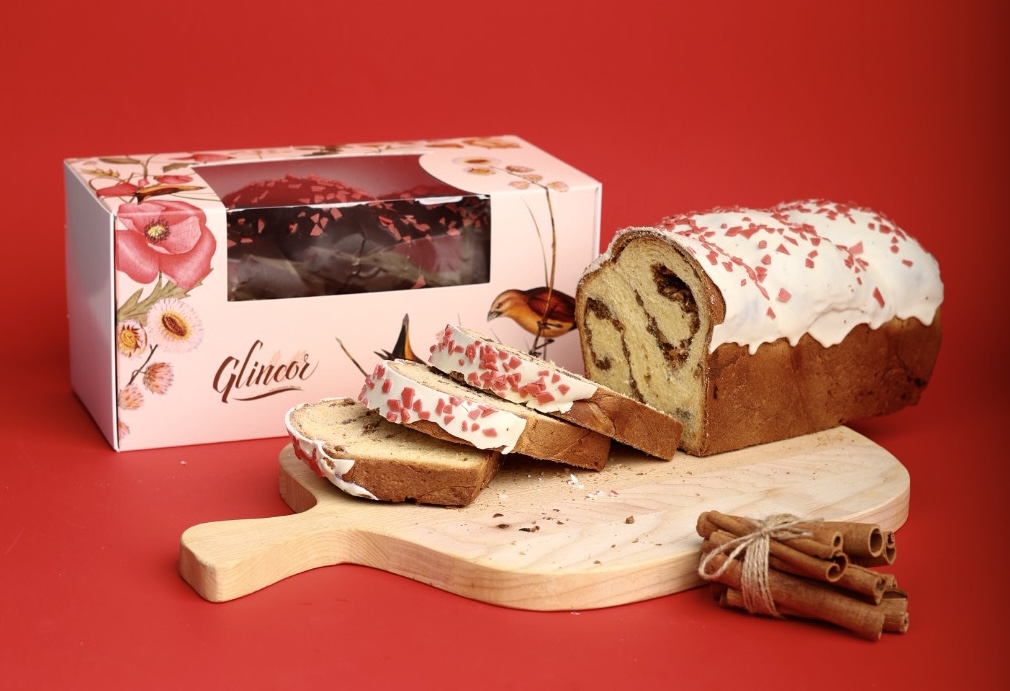 Rulada primăverii cu umplutură
de dulceață de trandafir